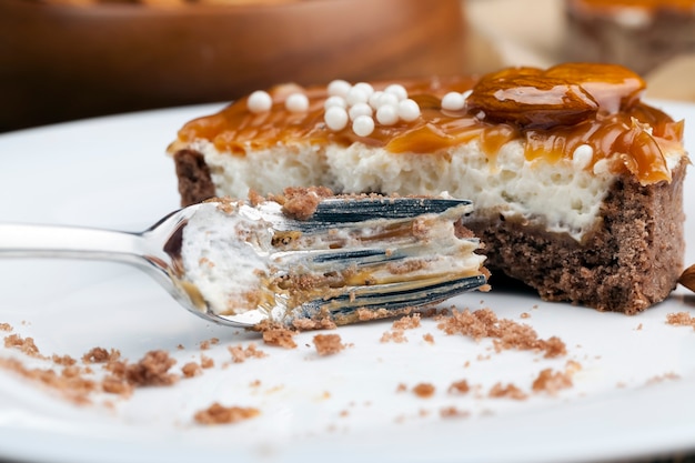 Tartlet with salted caramel and nuts with cottage cheese