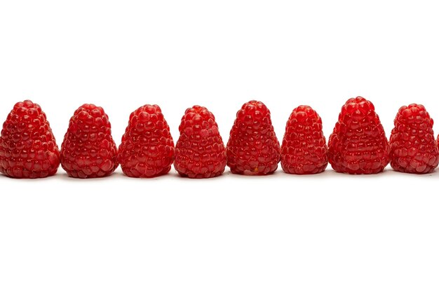 Photo tasty raspberries isolated on white background