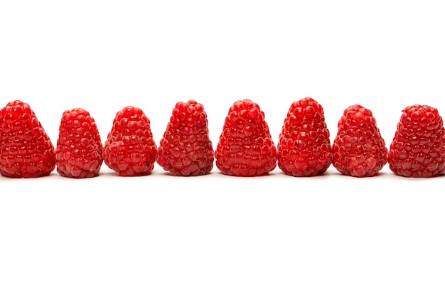 Photo tasty raspberries isolated on white background