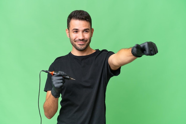 Tattoo artist caucasian man over isolated background giving a thumbs up gesture