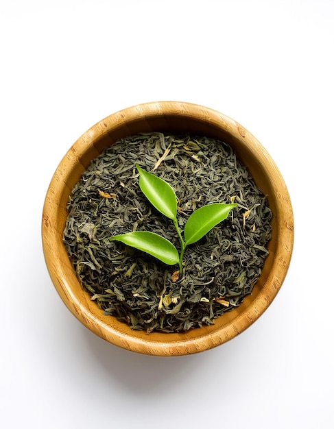 Photo tea leaves in wooden bowl isolated on white background