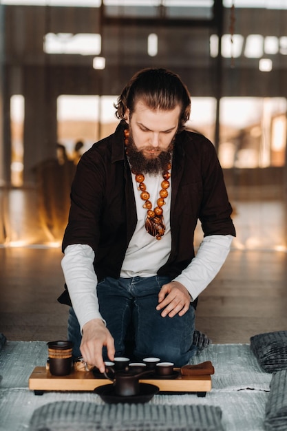 The tea master is preparing to hold a tea ceremony in the interior