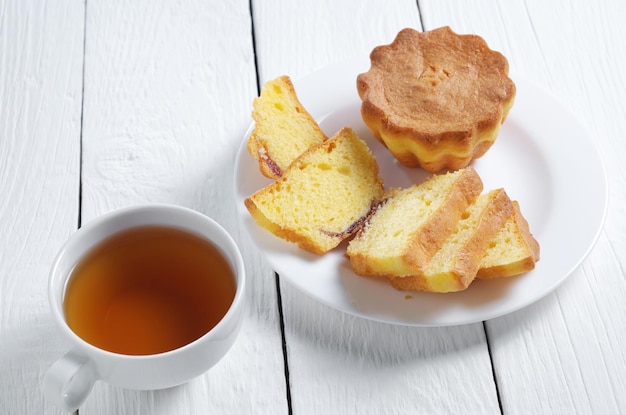 Tea and vanilla muffins