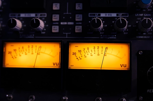 Technical recording equipment and devices for calibrating volume levels