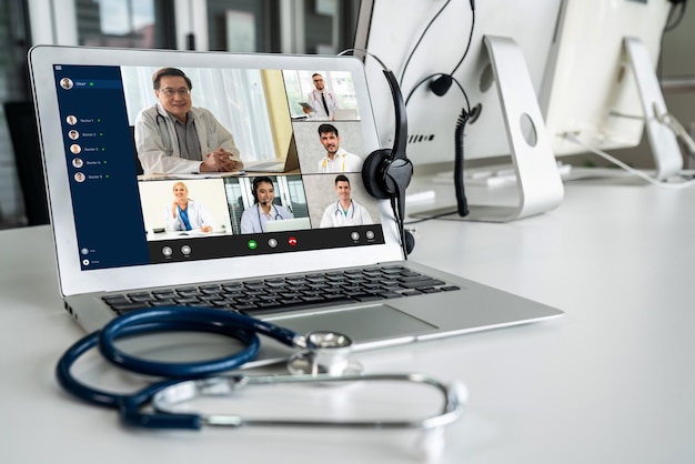 Telemedicine service online video call for doctor to actively chat with patient