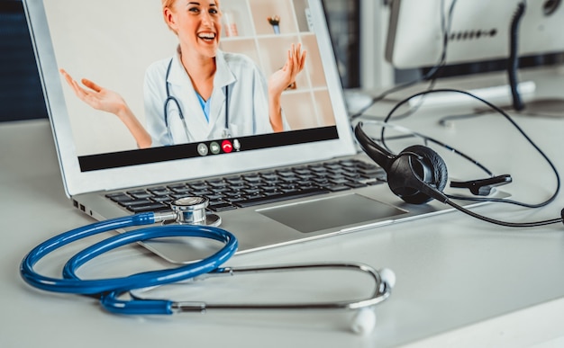 Telemedicine service online video call for doctor to actively chat with patient