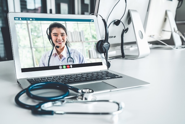 Telemedicine service online video call for doctor to actively chat with patient