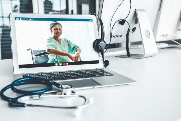 Telemedicine service online video call for doctor to actively chat with patient