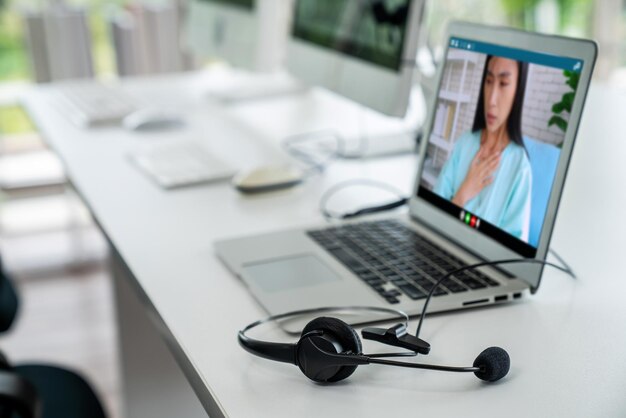 Telemedicine service online video call for doctor to actively chat with patient