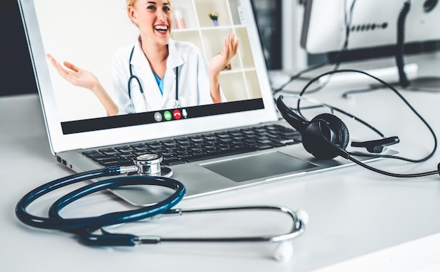 Telemedicine service online video call for doctor to actively chat with patient