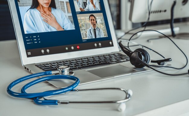 Telemedicine service online video call for doctor to actively chat with patient