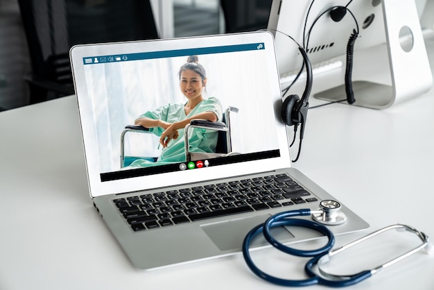 Telemedicine service online video call for doctor to actively chat with patient