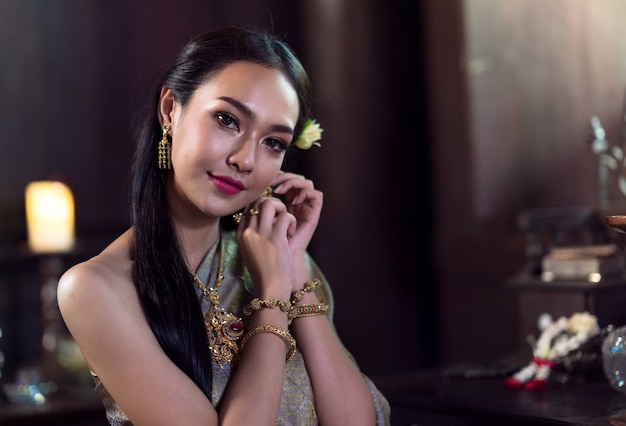 Thai women wearing traditional costumes in ancient times During the Ayutthaya period