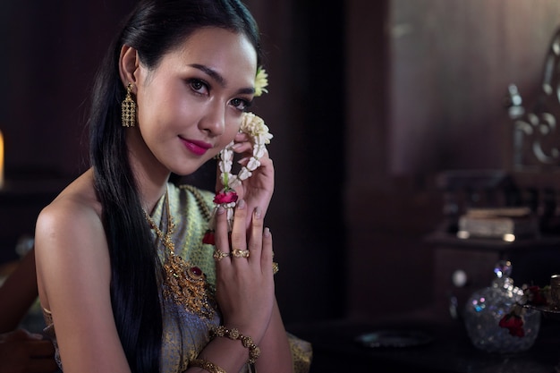 Thai women wearing traditional costumes in ancient times During the Ayutthaya period