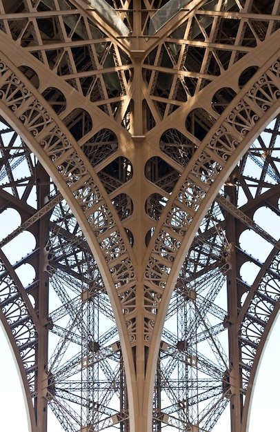 Photo this universal landmark of paris may be reconized also from details