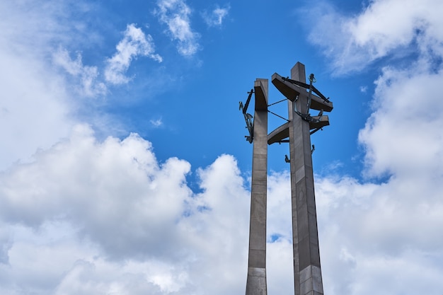 Three Crosses with anchors, a monument to the fallen workers of shipyard at Solidarnosti Square in Gdansk, Poland cruz