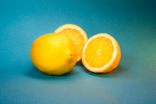 Three oranges are cut in half and one is cut in half.