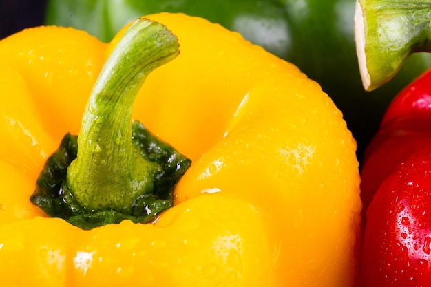 Photo three sweet peppers on a wooden background cooking vegetable salad