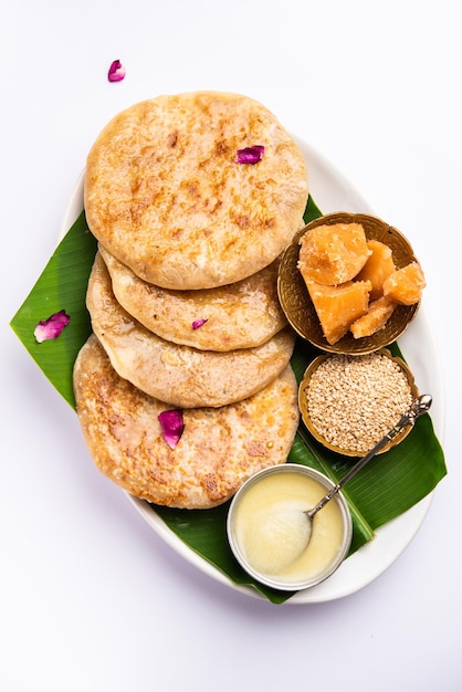 Til Gul roti for Makar Sankranti Sweet Chapati poli made using Sesame seeds jaggery