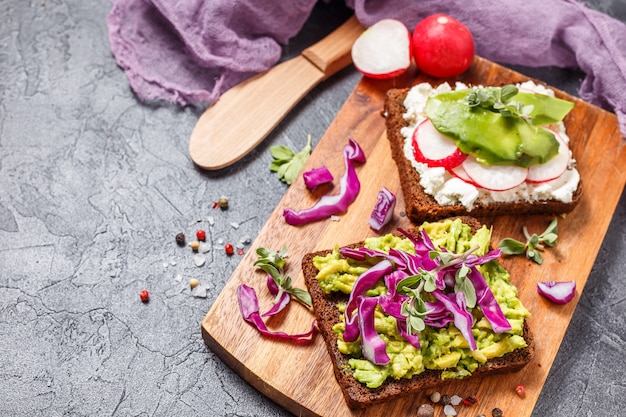 Toasts with Avocado and Vegetables