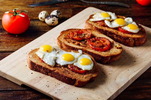 Toasts with Tomatoes and Eggs