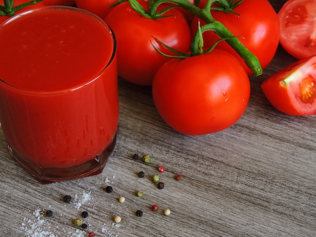 Tomato juice, fresh tomatoes and spices.