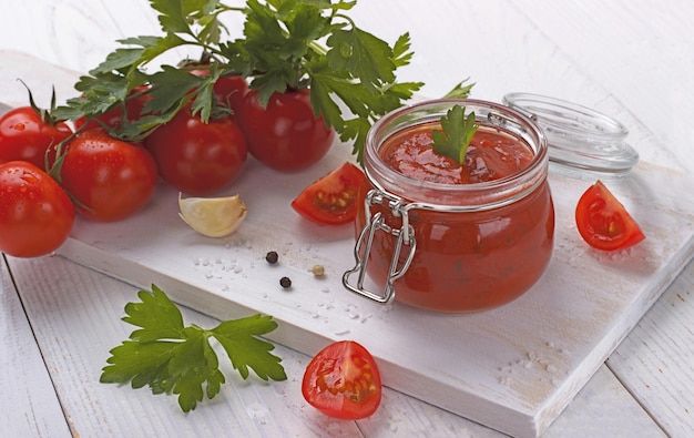 Photo tomato sauce with garlic