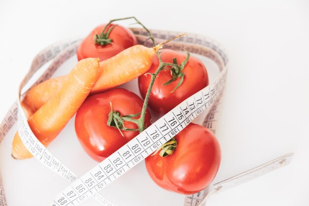 Tomatoes and carrots, ideal foods for a healthy diet