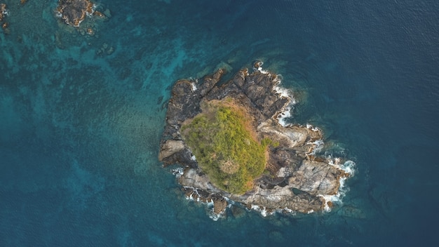 Photo top down of rock island with green peak aerial. nobody nature landscape of el nido islet