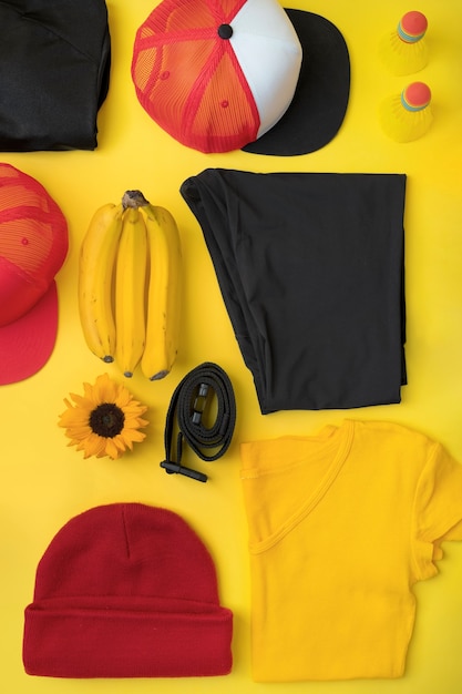 Photo top view of composition with neatly arranged and organized sport items