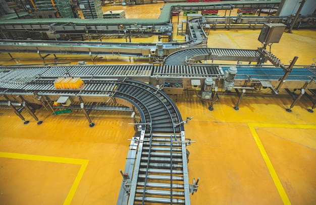 Top view crossing of the roller and conveyor beverage