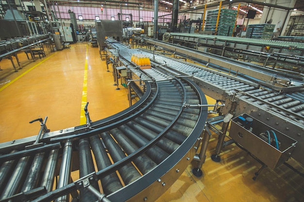 Top view crossing of the roller and conveyor beverage