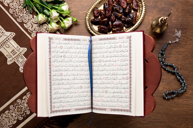 Photo top view islamic new year open quran 