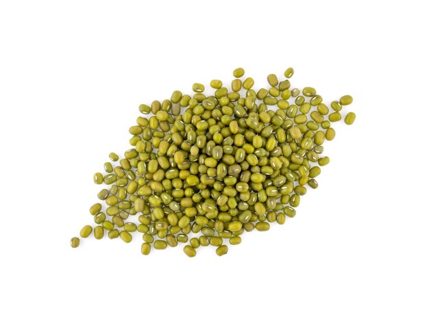 Photo top view of mung beans isolated on white background