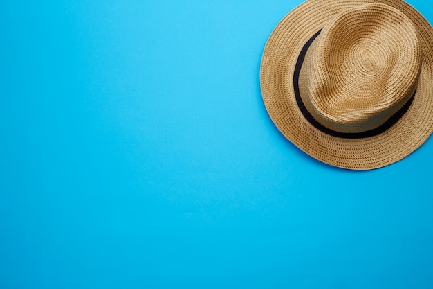 Photo top view panama hat on white background