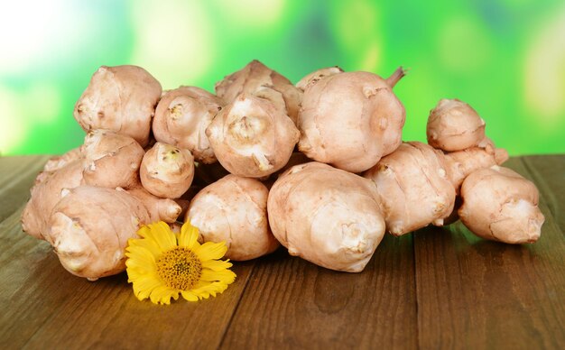 Photo topinambur roots on table on bright background