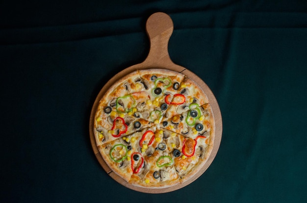 toppulled Vegetarian Pizza