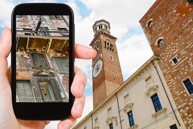 Tourist photographs of old house in Verona city