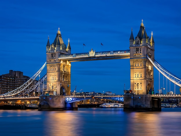 Photo tower bridge at night london