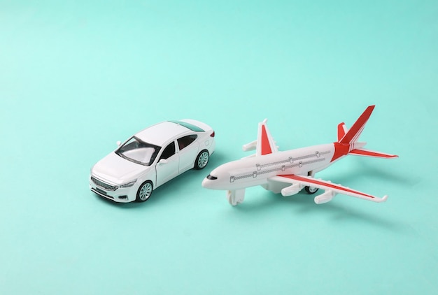 Photo toy car model with air plane on blue background travel concept