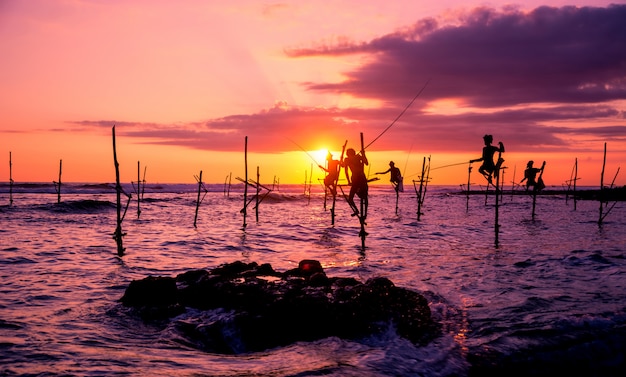 Photo traditional fishermen in sri lanka