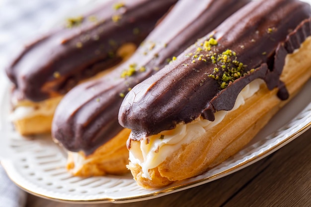 Photo traditional french eclairs with chocolate.