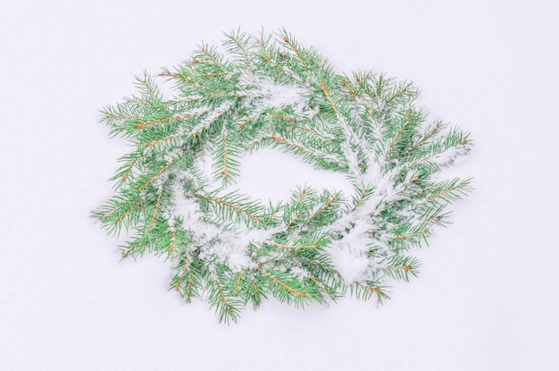 Traditional green christmas wreath Christmas background with wreath Snowy frosted natural Christmas wreath on snow