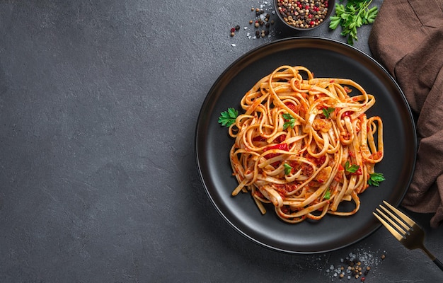 Traditional Italian pasta with tomatoes and fresh parsley T