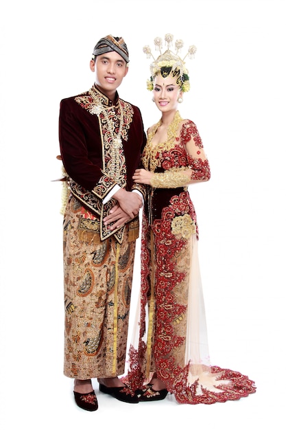 Traditional java wedding couple