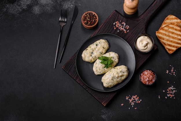 Photo traditional lithuanian dish zeppelin boiled potato dumplings stuffed with minced meat