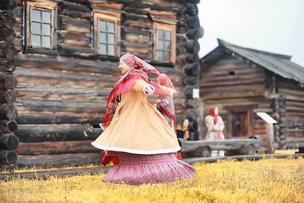 Photo traditional slavic rituals in the rustic style. outdoor in summer. slavic village farm. peasants in elegant robes.