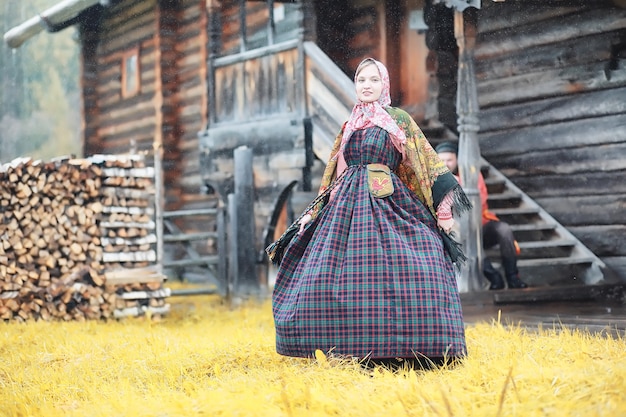 Photo traditional slavic rituals in the rustic style. outdoor in summer. slavic village farm. peasants in elegant robes.