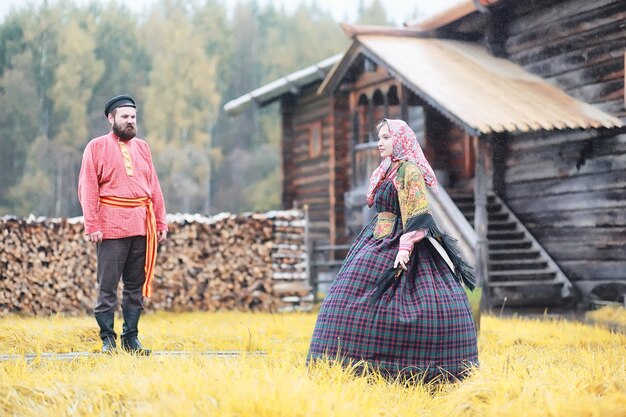 Photo traditional slavic rituals in the rustic style. outdoor in summer. slavic village farm. peasants in elegant robes.