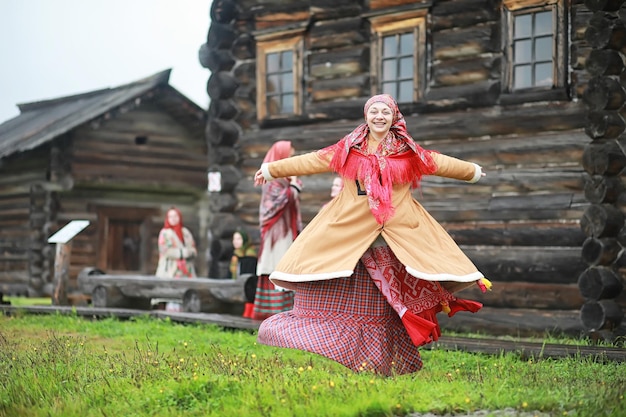 Photo traditional slavic rituals in the rustic style outdoor in summer slavic village farm peasants in elegant robes